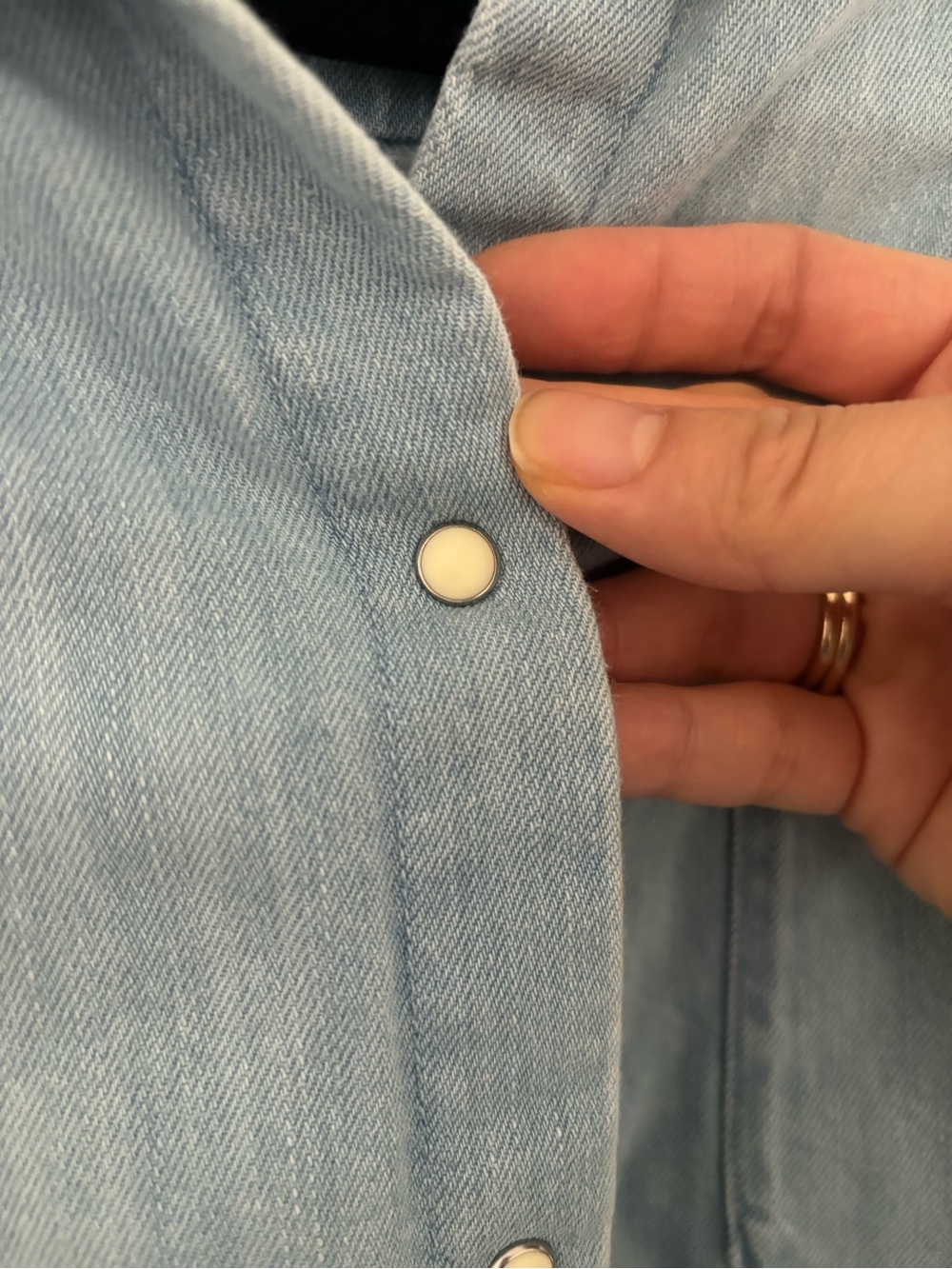 Sezane Max shirt in very light denim - Picture 6 of 6